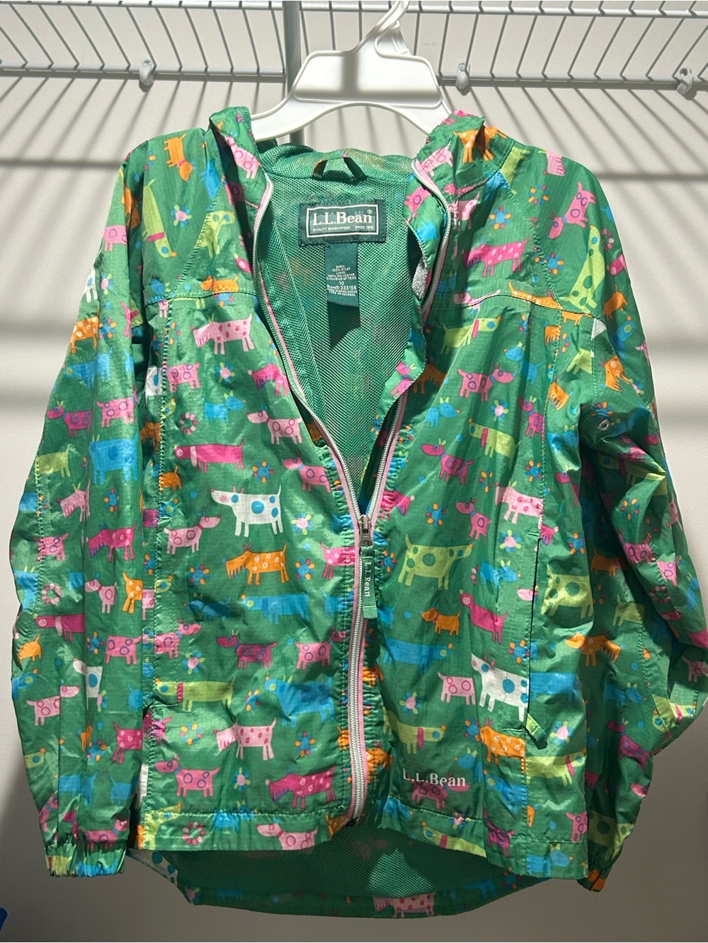 L.L. Bean girl’s Green Kids Raincoat with cute Dogs and Cows Great Condition 10